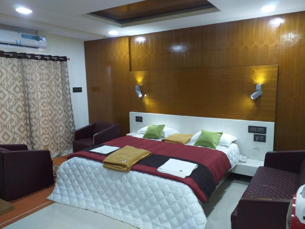 Grand Meridian Vinnamangalam Ngoại thất bức ảnh